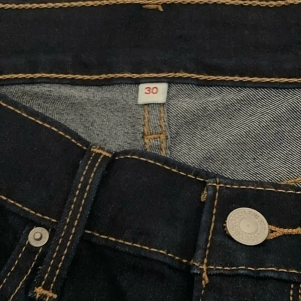 Levi Denim Shorts size 30 - Picture 5 of 9